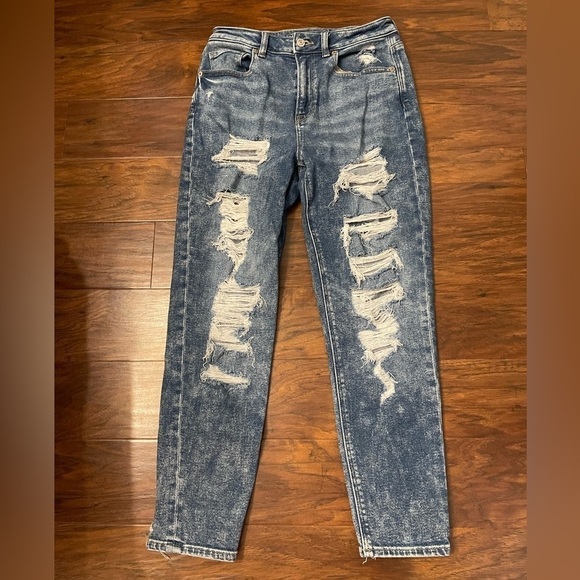 American Eagle Distressed Mom Jeans Size 2 Short - Picture 1 of 5